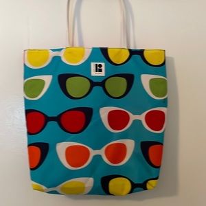 Estee Lauder Lisa Perri sunglasses tote